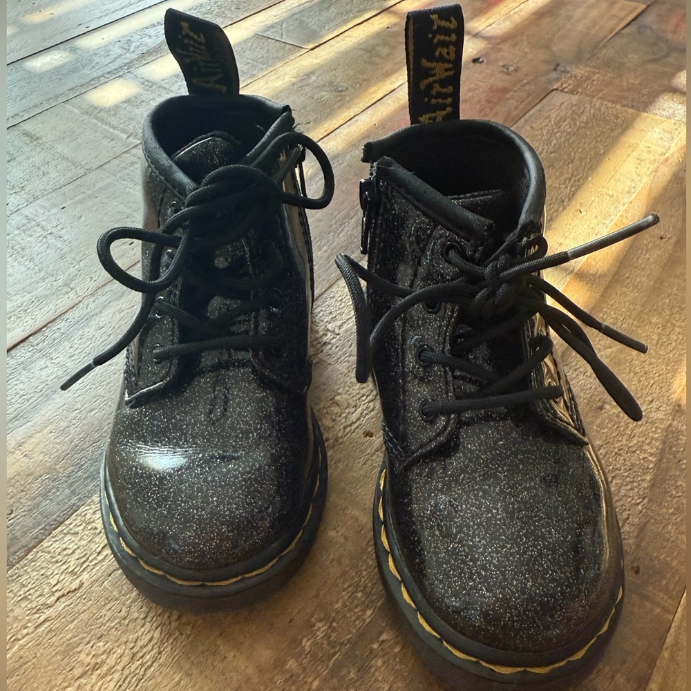 Toddler Girl Dr. Martens Airwair Black Glitter boots size 6